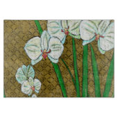 Witte bloemen en groene gedichten aan de bruine gr snijplank (Voorkant)