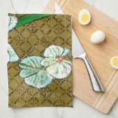 Witte bloemen en groene gedichten aan de bruine gr theedoek (Quarter Fold)