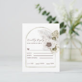 Witte bloemen en veren RSVP kaartje (Staand voorkant)
