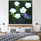 WITTE BLOEMEN GESTREKT CANVAS AFDRUK (Insitu (Slaapkamer))