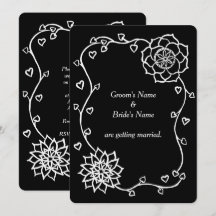 Witte bloemen harten op zwarte bruiloft uitnodigin