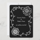 Witte bloemen harten op zwarte bruiloft uitnodigin kaart (Voorkant)