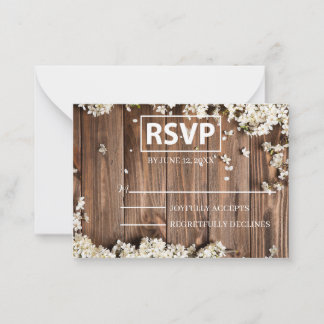 Witte Bloemen Houten RSVP met Blush Accents Notitiekaartje