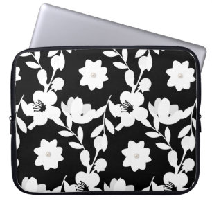 Witte bloemen met parels op zwart laptop sleeve