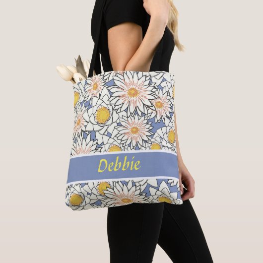Witte bloemen op blauw tote bag (Dichtbij)