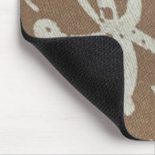 Witte bloemen op bruin muismat (Hoek)