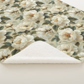 Witte bloemen op een crème achtergrond. sherpa deken (3/4)