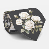 Witte Bloemen op een Goed Geklede Man Stropdas (Opgerold)