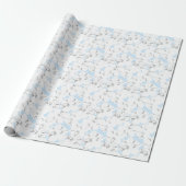 Witte bloemen op lichtblauw. cadeaupapier (Uitgerold)
