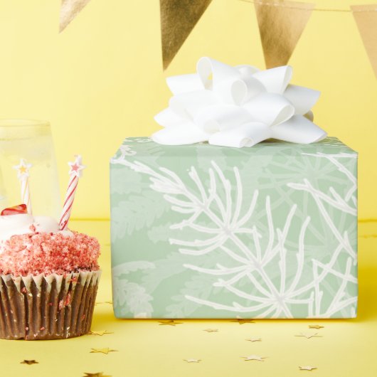 Witte bloemen op lichtgroen. cadeaupapier (Verjaardagsfeest)