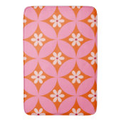 Witte bloemen op midden eeuw roze cirkels patroon badmat (Voorkant Verticaal)