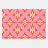 Witte bloemen op midden eeuw roze cirkels patroon inpakpapier vel (Voorkant)