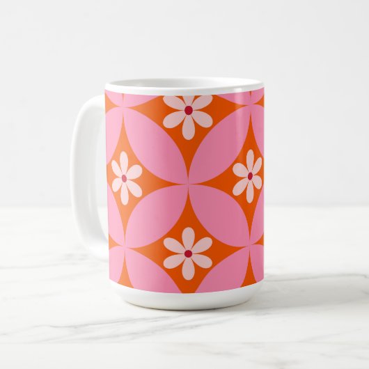 Witte bloemen op midden eeuw roze cirkels patroon koffiemok (Voorkant links)