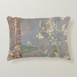 Witte bloemen op Newsprint Achtergrond Accent Kussen