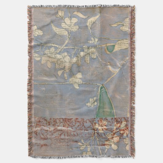 Witte bloemen op Newsprint Achtergrond Deken (Voorkant Verticaal)