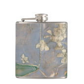 Witte bloemen op Newsprint Achtergrond Heupfles (Voorkant)