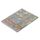 Witte bloemen op Newsprint Achtergrond Notitieboek (Linkerzijde)