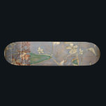 Witte bloemen op Newsprint Achtergrond Skateboard<br><div class="desc">De achtergrond van het krantenpapier en de diepgekleurde achtergrond verbergen bijna de witte bloemen die het middelpunt vormen van dit schilderij van Jennifer Goldberger. Een zeer unieke en boeiende afdruk kan een mooi cadeau zijn voor iemand die van avant-garde kunst houdt!</div>