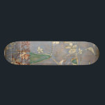 Witte bloemen op Newsprint Achtergrond Skateboard<br><div class="desc">De achtergrond van het krantenpapier en de diepgekleurde achtergrond verbergen bijna de witte bloemen die het middelpunt vormen van dit schilderij van Jennifer Goldberger. Een zeer unieke en boeiende afdruk kan een mooi cadeau zijn voor iemand die van avant-garde kunst houdt!</div>
