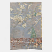 Witte bloemen op Newsprint Achtergrond Theedoek (Verticaal)