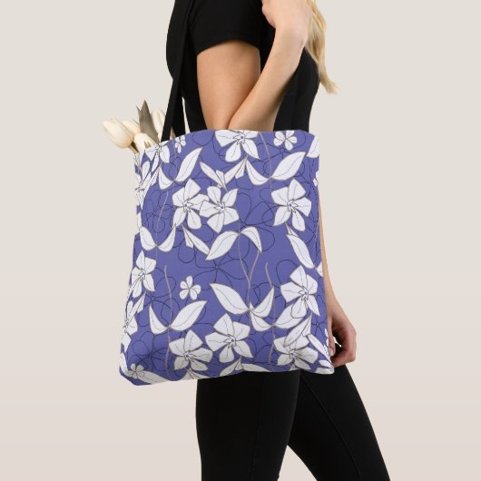 Witte bloemen op Periwinkle Tote Bag (Dichtbij)