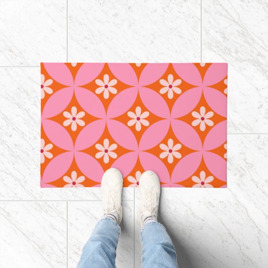 Witte bloemen op roze cirkels patroon uit het midd deurmat (Binnen)