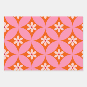 Witte bloemen op roze cirkels patroon uit het midd inpakpapier vel