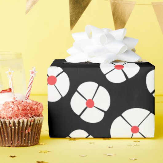 Witte bloemen op zwart cadeaupapier (Verjaardagsfeest)