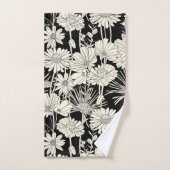 witte bloemen op zwarte achtergrond bad handdoek (Handdoek)