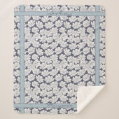 Witte Bloemen Schets Blauwe Schaduw Aangepaste Naa Sherpa Deken (Voorkant)