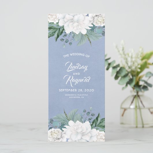 Witte Bloemen Stoffige Blauwe Elegante Huwelijkspr Programmakaart (Staand voorkant)