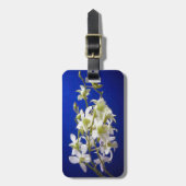 Witte bloemen tegen blauwe hemel bagagelabel (Voorkant verticaal)