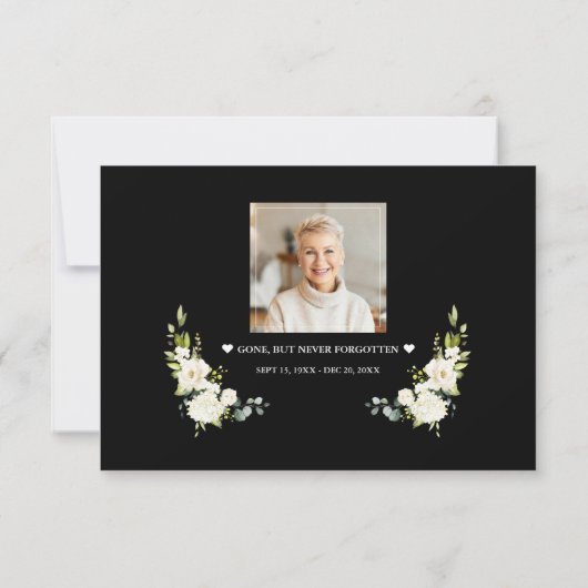 Witte bloemen zwart foto in liefdevolle herinnerin bedankkaart (Achterkant)