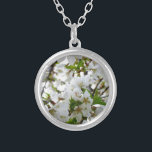 Witte bloemenfoto witte stromende boom zilver vergulden ketting<br><div class="desc">Mooie voorjaarochtend - de geur van witte Cherry bloesems vult de lucht.</div>