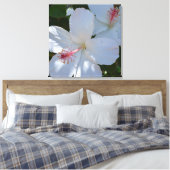 Witte bloemengeur gewikkelde canvas afdruk (Insitu (Slaapkamer))