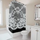 Witte bloemenkant: zwarte achtergrond. douchegordijn (In situ)