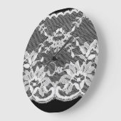 Witte bloemenkant: zwarte achtergrond. grote klok (Hoek)