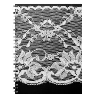 Witte bloemenkant: zwarte achtergrond. notitieboek