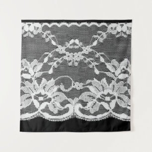 Witte bloemenkant: zwarte achtergrond. wandkleed