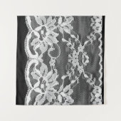 Witte bloemenkant: zwarte achtergrond. wandkleed (Voorkant (horizontaal))