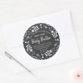 Witte bloemenkrans krijtbord body butter ronde sticker (Envelop)
