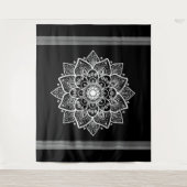 Witte bloemenmandala zwarte achtergrond wandkleed (Voorkant)