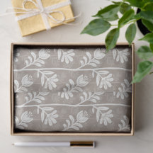 Witte bloemensilhouet over steen taupe ritme