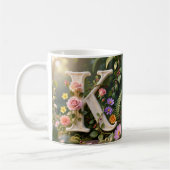Witte bloementuin monogram letter K Koffiemok (Links)