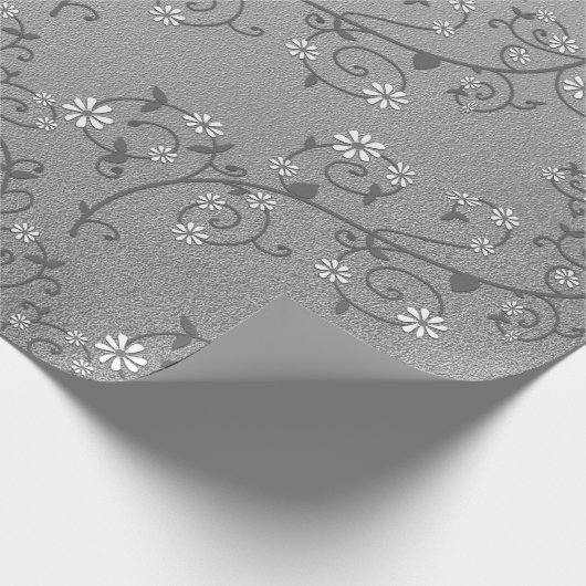 Witte bloemenwijnstok op zilver inpakpapier (Hoek)