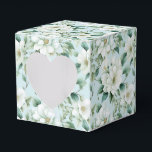 Witte bloemige feestbehandelingsdoos bedankdoosjes<br><div class="desc">De feestgunstdoos is afgebeeld met een mooie witte bloemige print. 
Pas dit item aan of koop het zoals het is.
Tip: Voeg gewoon uw geweldige traktaties toe en voeg wat feestelijke lint toe.



Gelicenseerde afbeelding</div>