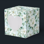 Witte bloemige feestbehandelingsdoos bedankdoosjes<br><div class="desc">De feestgunstdoos is afgebeeld met een mooie witte bloemige print. 
Pas dit item aan of koop het zoals het is.
Tip: Voeg gewoon uw geweldige traktaties toe en voeg wat feestelijke lint toe.



Gelicenseerde afbeelding</div>