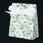 Witte bloemige feestverpakkingsdoos bedankdoosjes<br><div class="desc">De feestverpakkingsdoos is afgebeeld met een prachtige witte bloemenprint. 
Pas dit item aan of koop het zoals het is.
Tip: Voeg gewoon je lekkere traktaties toe en een wat feestelijk lint.



Gelicenseerde afbeelding</div>