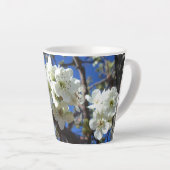 Witte bloesem Clusters Spring Flowering Pear Tree Latte Mok (Rechterhoek)