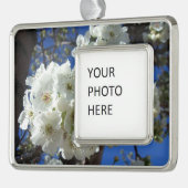 Witte bloesem I Ornamental Pear Tree Verzilverd Omlijst Ornament (Links)